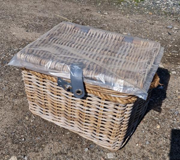 Luxusrattan Korb hellbraun / Creme mit Henkel